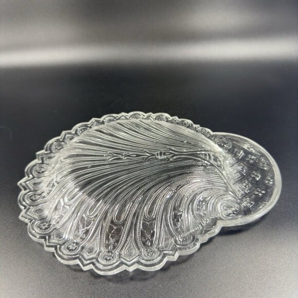 Metropolitan Museum of Art Glass Sandwich Hairpin Shell Dish Clear Pressed Glass - Picture 12 of 16